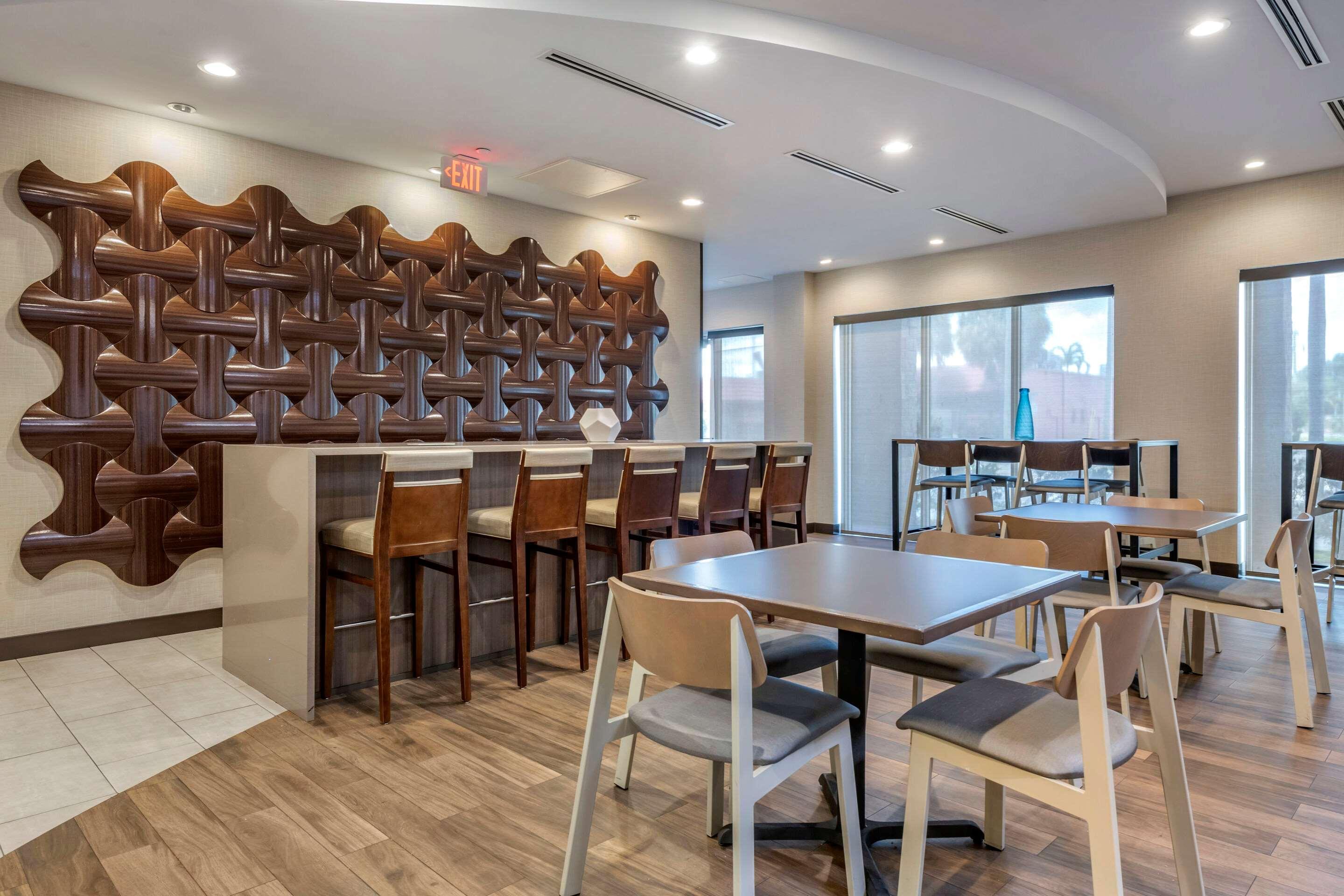 Comfort Suites Fort Lauderdale Airport & Cruise Port Dania Beach Exterior foto